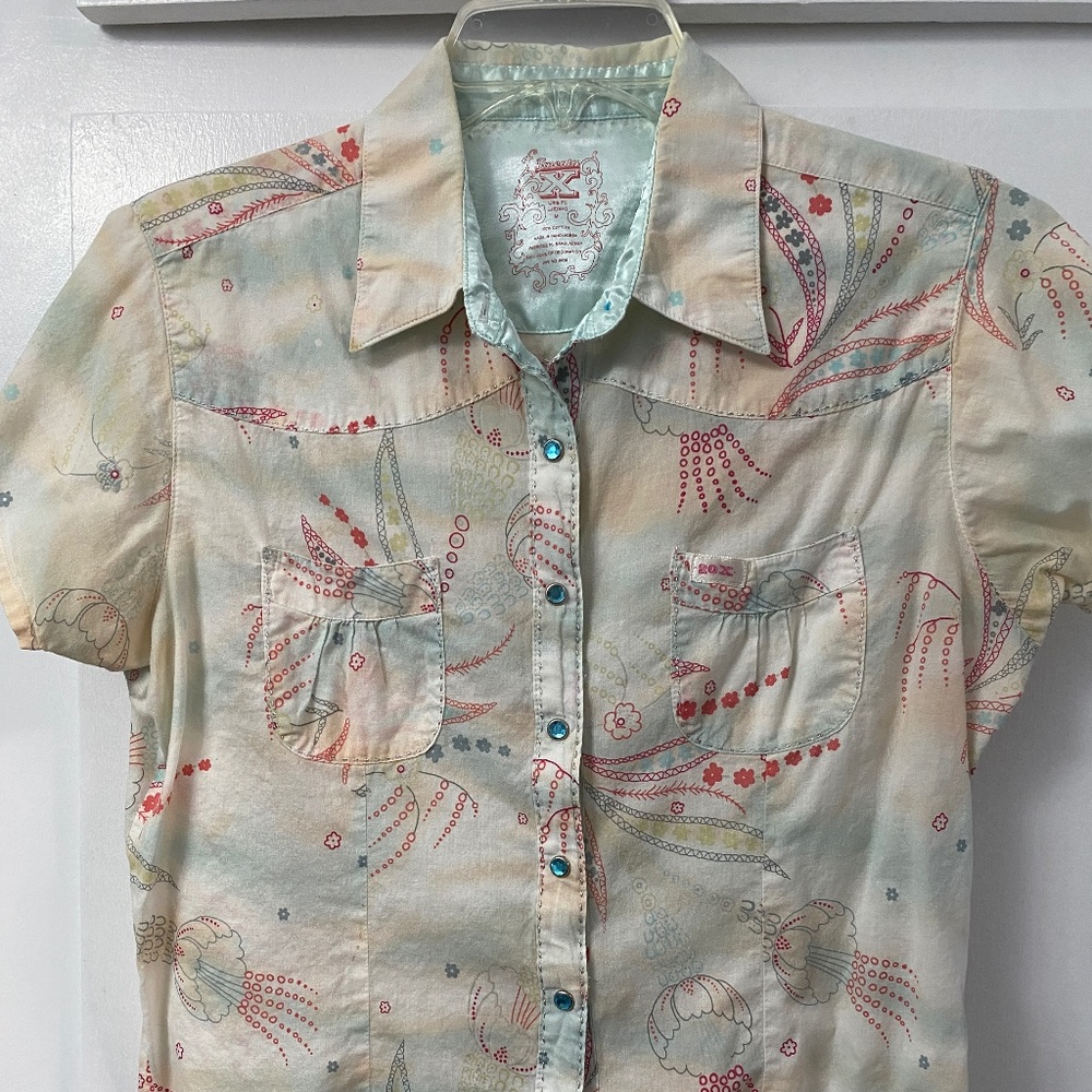 TwentyX (20X) country shirt with blue jeweled snap buttons and jelly fish - Med